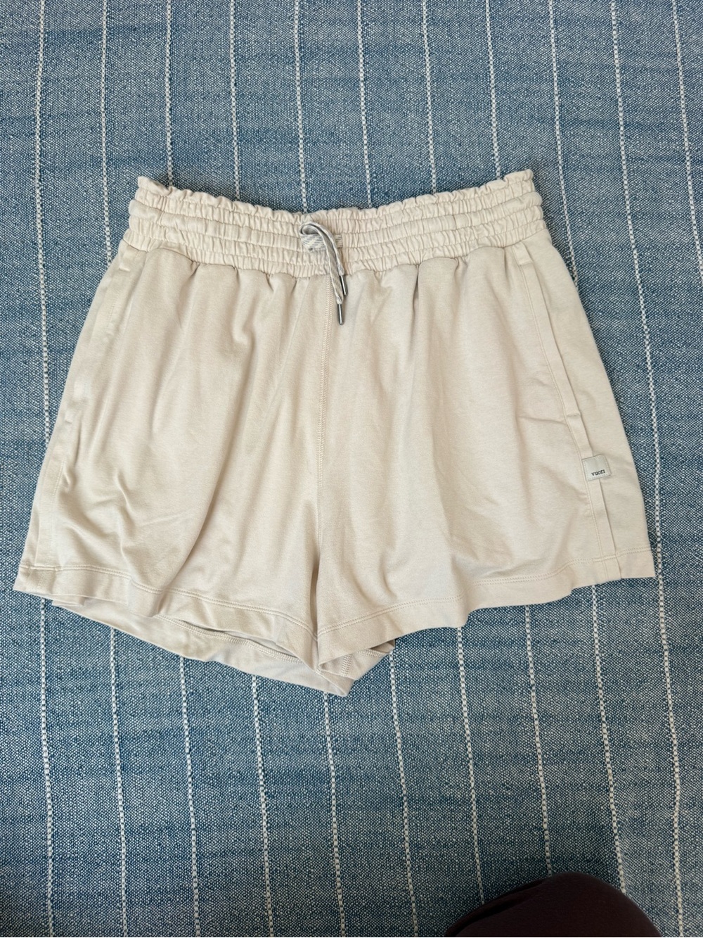 Vuori Women's Beige Lounge Set - Top Shorts Joggers - Picture 8 of 14